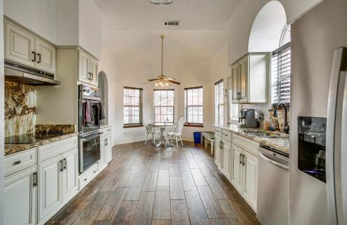 Algiers House | 4 Mi to Bourbon St Spacious Retreat with Wet Bar!