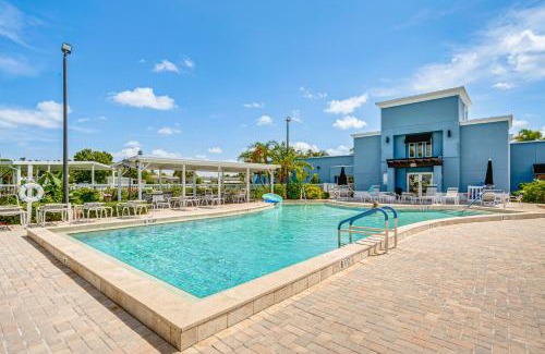 North Sarasota House | 4 Mi to Dtwn Sarasota! Family Home with Pool Access