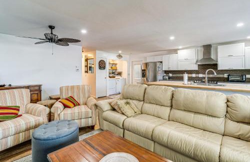 North Sarasota House | 4 Mi to Dtwn Sarasota! Family Home with Pool Access