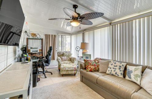 North Sarasota House | 4 Mi to Dtwn Sarasota! Family Home with Pool Access