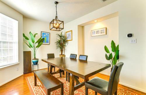 Spring House | 4 Mi to Old Town Spring Family Retreat with Yard!