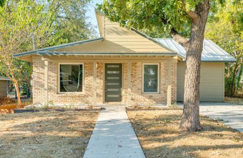 Highland House | 4 Mi to UT Austin Bright and Modern Family Home