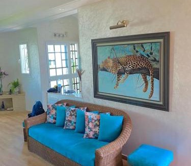 Skhirat Plage Villa | 4 min à pied de la Plage, 3 BR, Piscine, Parking
