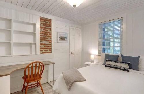 Tybee Island House | 4 Minute Walk To North Beach! Classic Cottage!