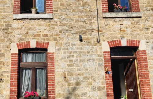 Bohon House | 4 minutes by car and 20 minutes by foot to Durbu.