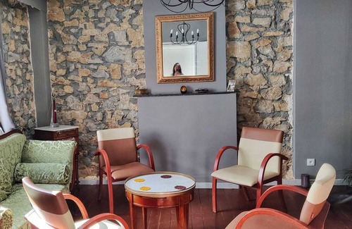 Bohon House | 4 minutes by car and 20 minutes by foot to Durbu.