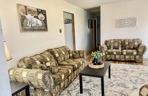 Moorefield House | 4 Minutes from Moorefield! Pet Friendly! 3 Bedroom!