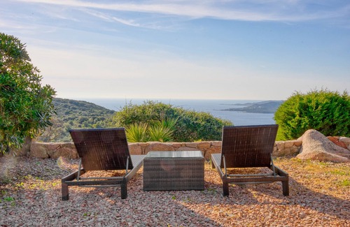 Sartene House | 4-person Bergerie with terrace, sea view & pool access