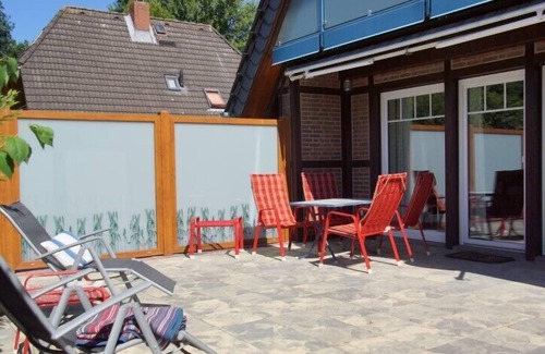 Norderteil House | 4 person half-timbered holiday home with fireplace and bathtub in the first row to the dike in Otterndorf