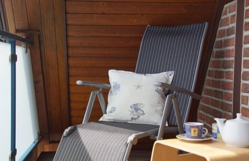 Norderteil House | 4 person half-timbered holiday home with fireplace and bathtub in the first row to the dike in Otterndorf
