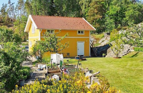 Ellos House | 4 person holiday home in ELLÖS