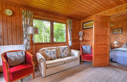 Combpyne House | 4 Pinewood Retreat