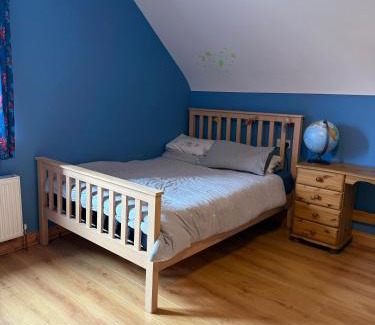 Jamestown House | #4- Spacious Ensuite Family Room or Triple Room in Leitrim