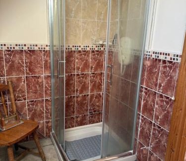 Jamestown House | #4- Spacious Ensuite Family Room or Triple Room in Leitrim