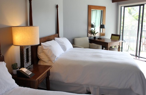 Hanamaulu Resort | 4 Star Beachfront Resort. AC. Lanai. Restaurant. Pool. Gym. Spa.