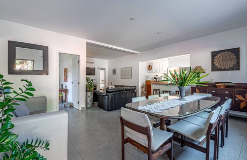 Sao Sebastiao Villa | 4 suítes c.piscina a 350 m. de Camburizinho