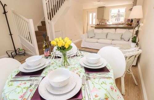 Brading Cottage | 4 THE OLD POST OFFICE MEWS, family friendly, with a garden in Brading