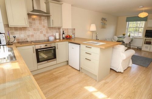 Brading Cottage | 4 THE OLD POST OFFICE MEWS, family friendly, with a garden in Brading