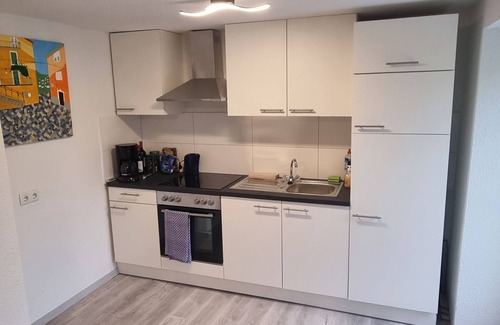 Euren Apartment | 40 qm Wohnung mit Wintergarten/Gewölbekeller und Garten