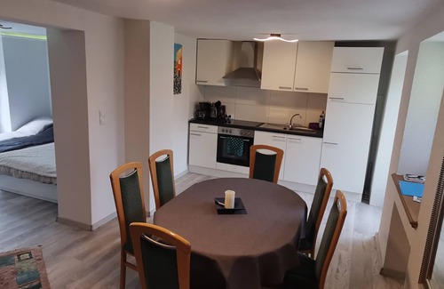 Euren Apartment | 40 qm Wohnung mit Wintergarten/Gewölbekeller und Garten