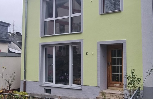Euren Apartment | 40 qm Wohnung mit Wintergarten/Gewölbekeller und Garten