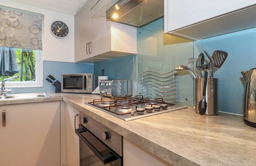 Windermere Cottage | 40 SKIPTORY HOWE, pet friendly, with hot tub in Troutbeck Bridge