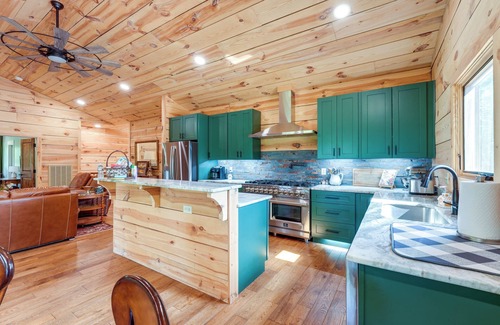 Coosa House | 400 Acres on Lavender Mtn: Getaway w/Hot Tub!