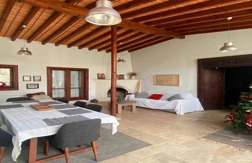 Politiko Villa | 400 m² Villa ∙ 5 bedrooms ∙ 10 guests