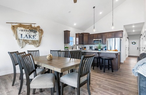 Kimberling City House | $400 of Daily Activities Free, Amazing Lake Views, Big Deck, Patio with New Hot Tub