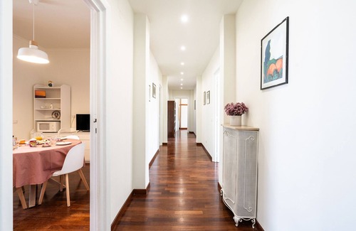 Municipio 1 Apartment | 4004 Casa La Luna by Barbarhouse