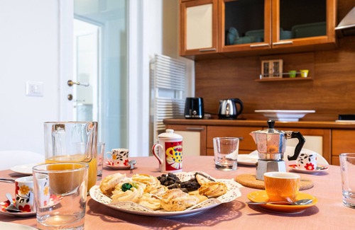 Municipio 1 Apartment | 4004 Casa La Luna by Barbarhouse