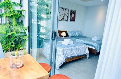 Ninh Kieu Apartment | 405MSNK Maison Luxe Twin Studio l Balcony & Kitchen