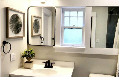 Pasadena Apartment | 41,Pasadena charming house Prime location King Bed !