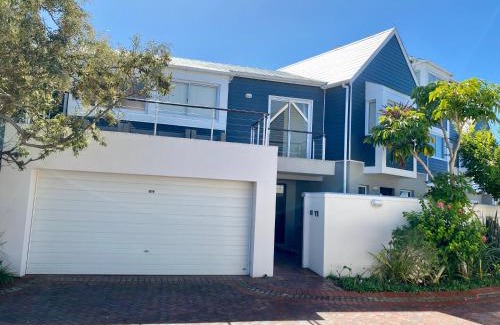 Waterfront House | 42 Spinnaker, The Quays