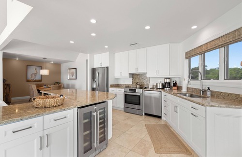 Kiawah Island Condo | 4221 Mariners Watch: 3BR, Stunning Ocean Views, Steps from Beach, Bike Credit