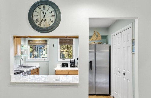 Kiawah Island Condo | 4513 Parkside: Dogs OK, 2BR, Deck & Screened Porch