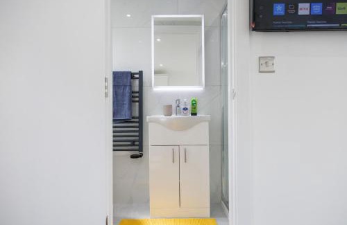 Marlborough House | 45GR Dreams Unlimited Contractor Home in Harrow