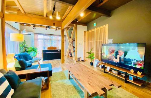 Matsuyama House | 48坪！道後温泉付近駐車場有り清潔さと設備の充実さが高評価 大切な家族仲間と広々とくつろげます