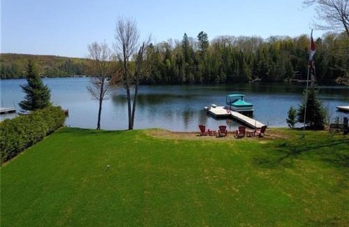 Faraday House | 487 Bay Lake cottage