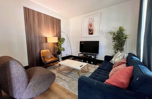Bridgeview House | 4B/1BA Cozy Eclectic House