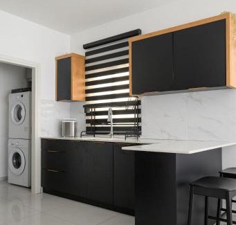 Kiryat Ata Apartment | 4BDR apt with jacuzzi in the heart of the city