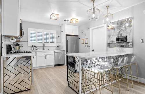 Las Vegas House | 4bdrm 2 Bath Pool Close To Strip & Conventions