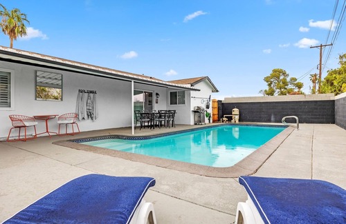 Las Vegas House | 4bdrm 2 Bath Pool Close To Strip & Conventions