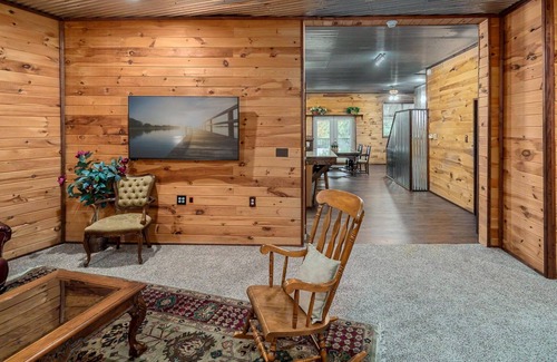 Gordonville House | 4Bdrm w/ Pool Table Fish & Swim at House Texoma