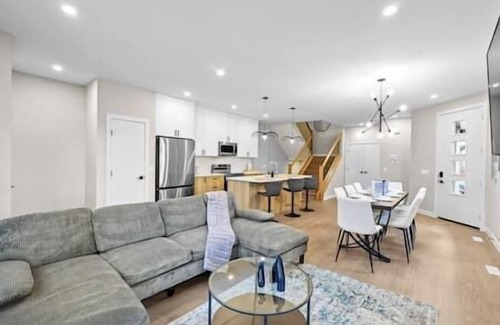 Montgomery House | 4BR | 3.5 Bath | Game Rm | Near Hospital | Garage