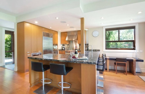 Whistler Villa | 4BR Luxury Chalet 2,655 Sq Ft w/Private HT &Garage