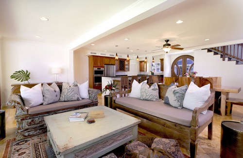 Lanikai House | 4BR Mokulua Seaside w/ Private Studio, Steps to the Beach