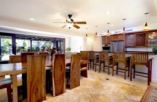 Lanikai House | 4BR Mokulua Seaside w/ Private Studio, Steps to the Beach