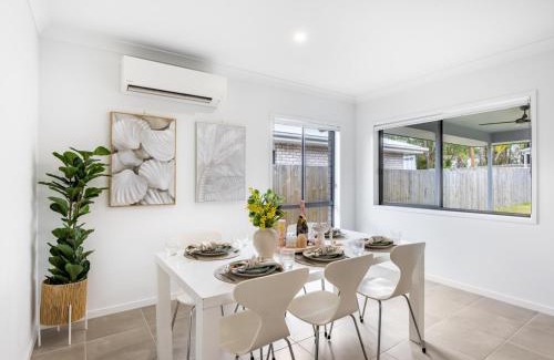 Browns Plains House | 4BR Newly furnished Cozy house Brownsplain