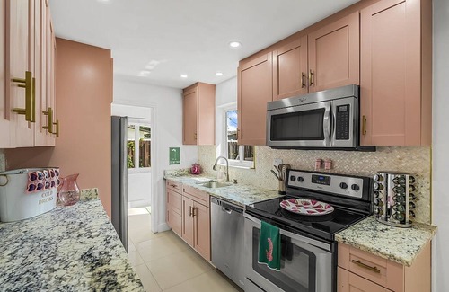 Wilton Manors House | 4BR Oasis Pool Putting Green